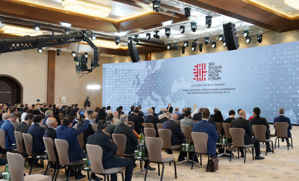 III Şuşa Qlobal Media Forumunun iştirakçıları ilə görüş keçirilir Prezident İlham Əliyev görüşdə iştirak edir<font color='red'> - YENİLƏNİB</font><font color=red> - FOTOLAR</font>