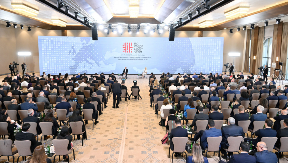 III Şuşa Qlobal Media Forumunun iştirakçıları ilə görüş keçirilir Prezident İlham Əliyev görüşdə iştirak edir<font color='red'> - YENİLƏNİB</font><font color=red> - FOTOLAR</font>