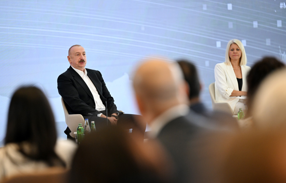 III Şuşa Qlobal Media Forumunun iştirakçıları ilə görüş keçirilir Prezident İlham Əliyev görüşdə iştirak edir<font color='red'> - YENİLƏNİB</font><font color=red> - FOTOLAR</font>