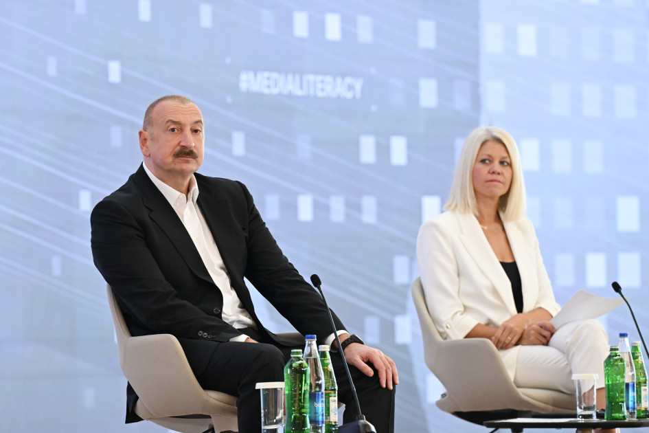 III Şuşa Qlobal Media Forumunun iştirakçıları ilə görüş keçirilir Prezident İlham Əliyev görüşdə iştirak edir<font color='red'> - YENİLƏNİB</font><font color=red> - FOTOLAR</font>
