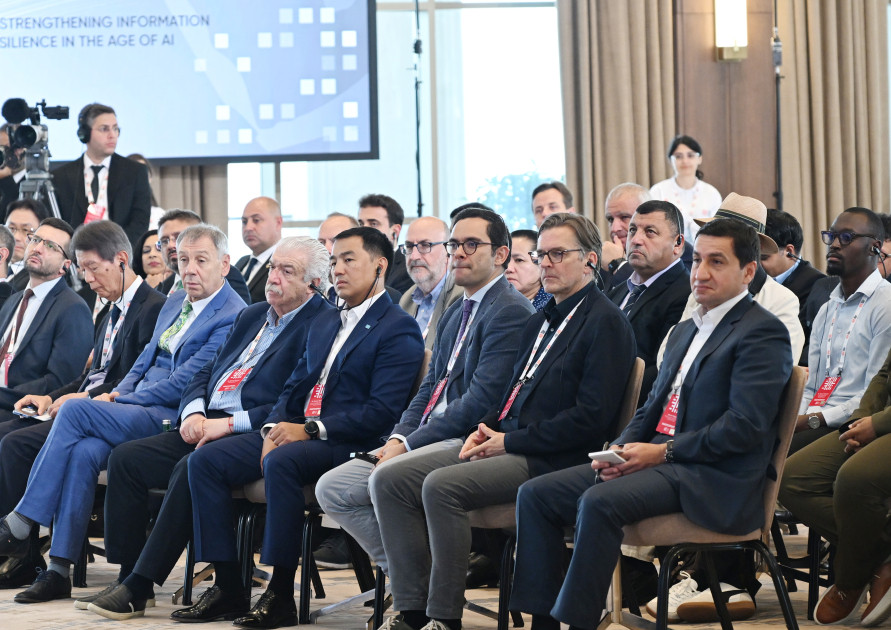 III Şuşa Qlobal Media Forumunun iştirakçıları ilə görüş keçirilir Prezident İlham Əliyev görüşdə iştirak edir<font color='red'> - YENİLƏNİB</font><font color=red> - FOTOLAR</font>