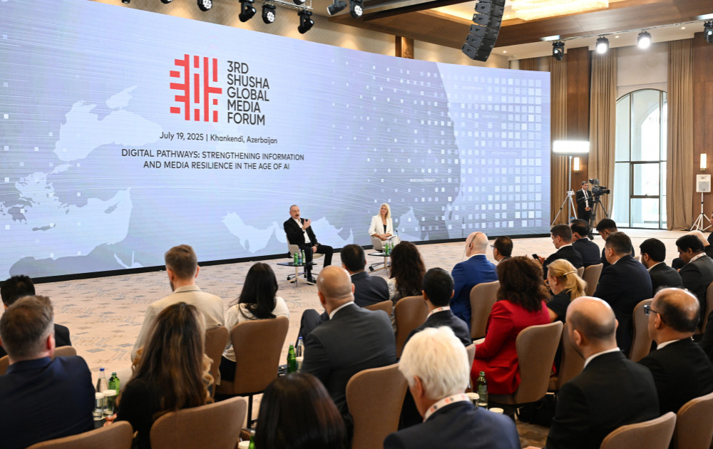 III Şuşa Qlobal Media Forumunun iştirakçıları ilə görüş keçirilir Prezident İlham Əliyev görüşdə iştirak edir<font color='red'> - YENİLƏNİB</font><font color=red> - FOTOLAR</font>