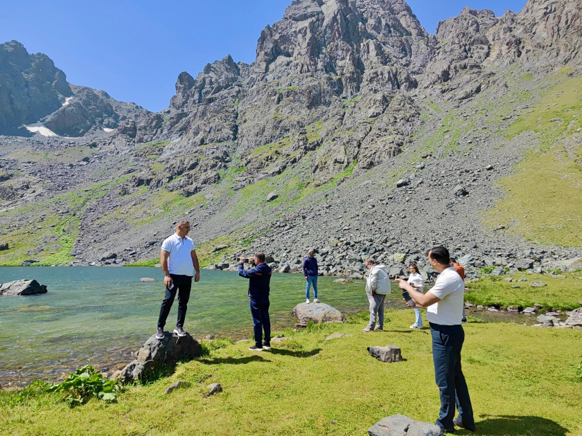 “Gəmiqaya və Göygöl Tarixi-Mədəni və Təbii Kompleksi”nə mediatur təşkil olunub<font color=red> - FOTOLAR</font>