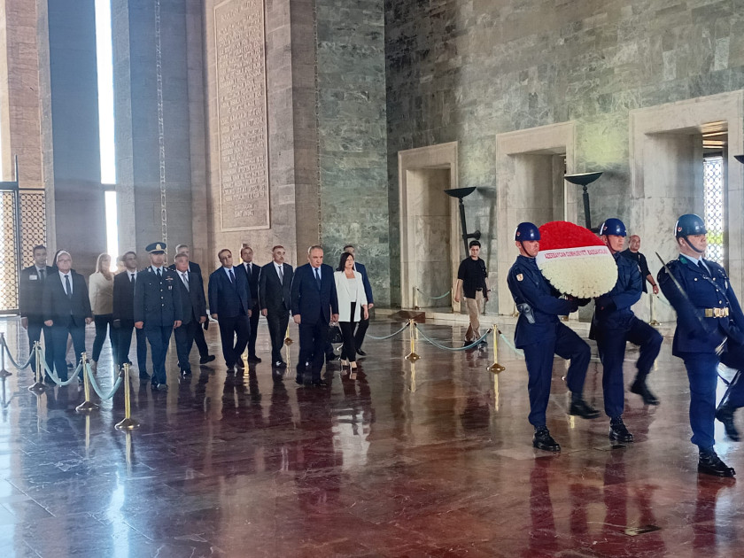 Baş Prokurorluğunun nümayəndə heyəti Atatürkün xatirəsini anıb<font color=red> - FOTOLAR</font>