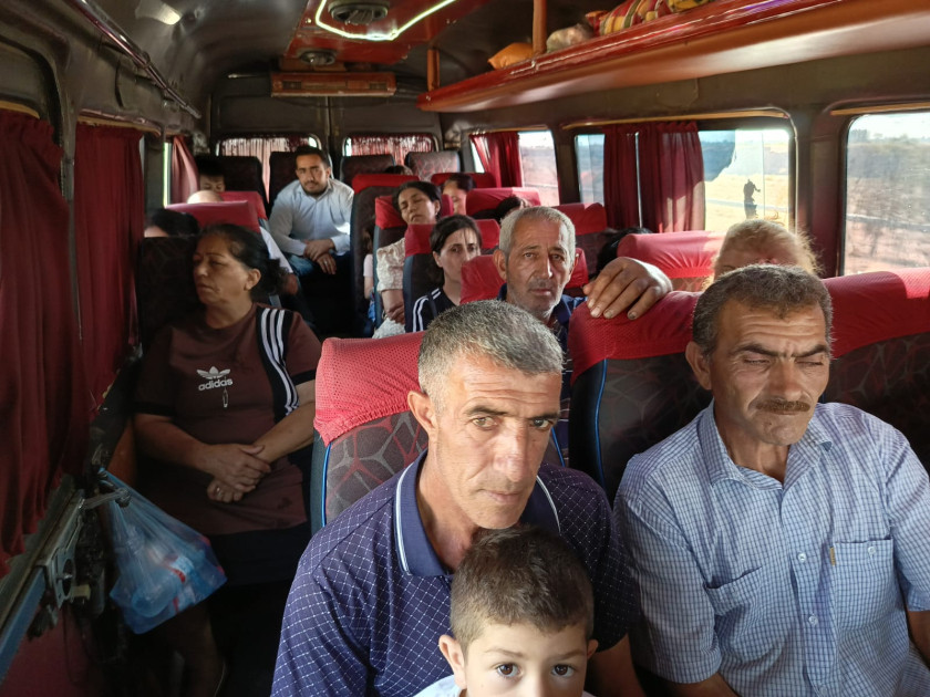 Növbəti köç karvanı Həsənriz kəndinə çatıb <font color='red'> - YENİLƏNİB</font><font color=red> - FOTOLAR</font>