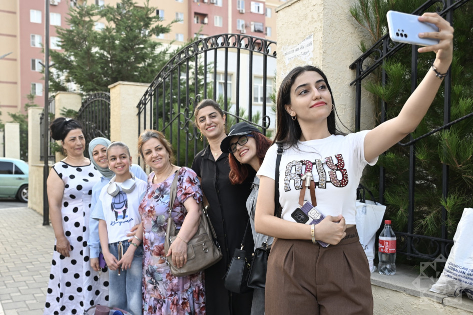 Ağdamın Xıdırlı kəndinə və Cəbrayıl şəhərinə növbəti köç karvanı yola salınıb<font color=red> - FOTOLAR</font>