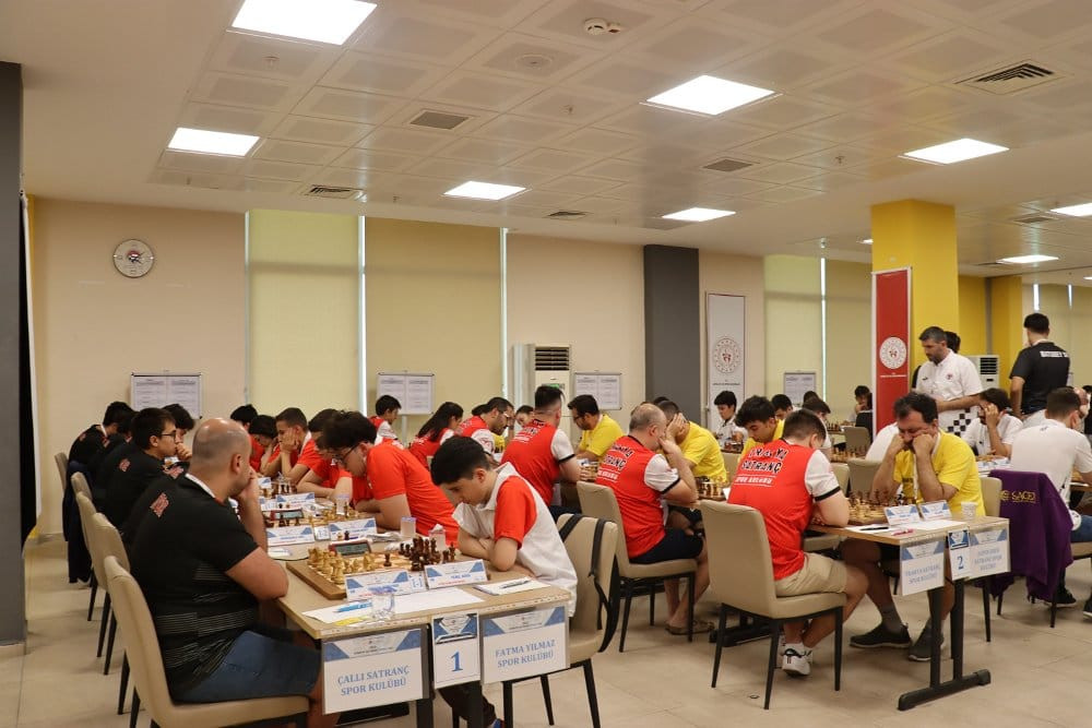 Naxçıvanlı şahmatçı Türkiyədə beynəlxalq turnirin mükafatçısı oldu<font color=red> - FOTOLAR</font>