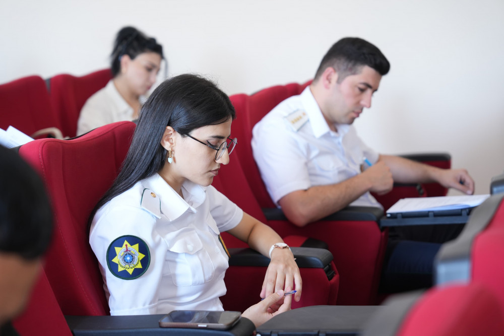 Naxçıvanda dövlət orqanlarının 37 əməkdaşı ixtisaslaşmış təlimləri uğurla başa çatdırıb <font color=red> - FOTOLAR</font>