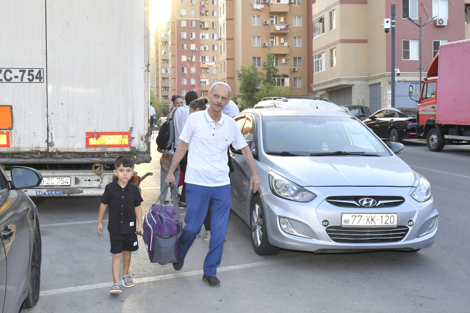 Ağdamın Xıdırlı kəndinə növbəti köç karvanı yola salınıb<font color=red> - FOTOLAR</font>