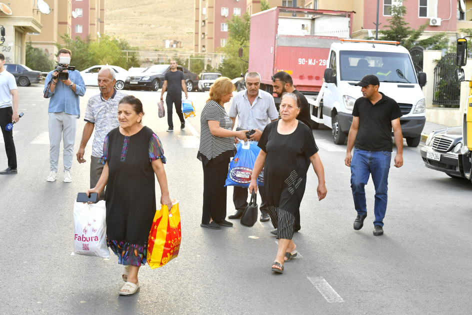 Ağdamın Xıdırlı kəndinə növbəti köç karvanı yola salınıb<font color=red> - FOTOLAR</font>