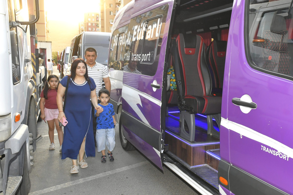Ağdamın Xıdırlı kəndinə növbəti köç karvanı yola salınıb<font color=red> - FOTOLAR</font>