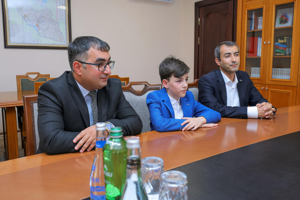 Ali Məclis sədrinin birinci müavini, Azərbaycan Şahmat Federasiyasının vitse-prezidenti Bəxtiyar Məmmədov gənc şahmatçı Yasin Əzimovla görüşüb<font color=red> - FOTOLAR</font>