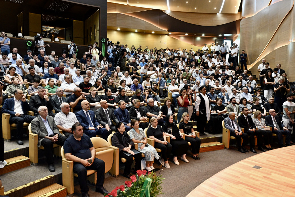 Xalq artisti Arif Babayevlə vida mərasimi keçirilib <font color='red'> - YENİLƏNİB</font><font color=red> - FOTOLAR</font>