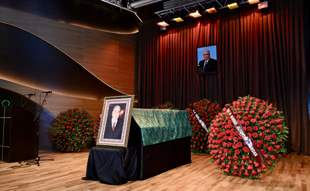 Xalq artisti Arif Babayevlə vida mərasimi keçirilib <font color='red'> - YENİLƏNİB</font><font color=red> - FOTOLAR</font>