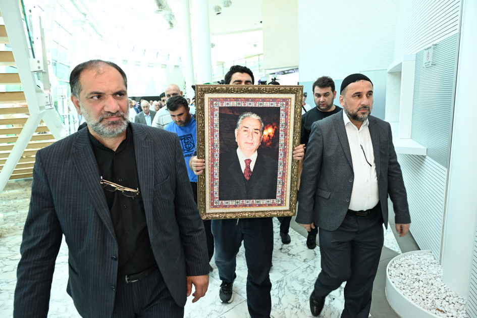 Xalq artisti Arif Babayevlə vida mərasimi keçirilib <font color='red'> - YENİLƏNİB</font><font color=red> - FOTOLAR</font>