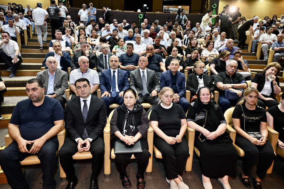 Xalq artisti Arif Babayevlə vida mərasimi keçirilib <font color='red'> - YENİLƏNİB</font><font color=red> - FOTOLAR</font>