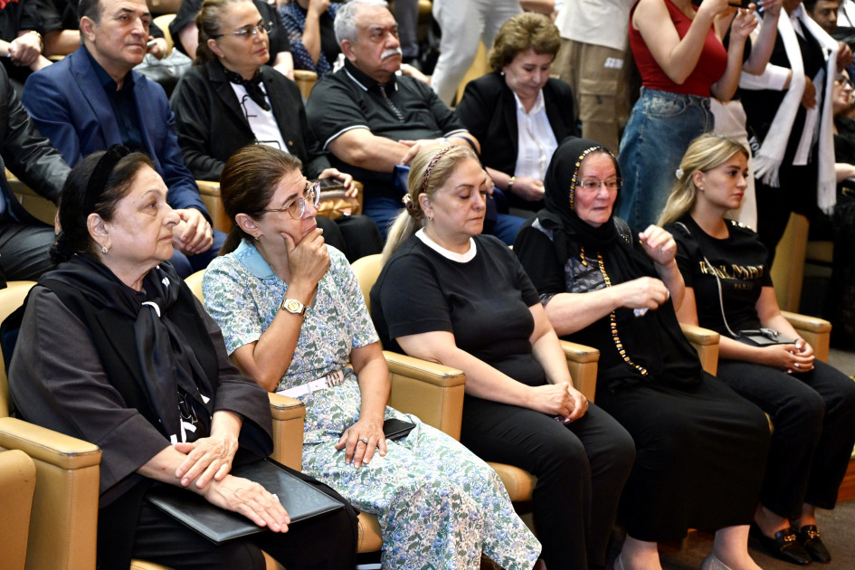 Xalq artisti Arif Babayevlə vida mərasimi keçirilib <font color='red'> - YENİLƏNİB</font><font color=red> - FOTOLAR</font>