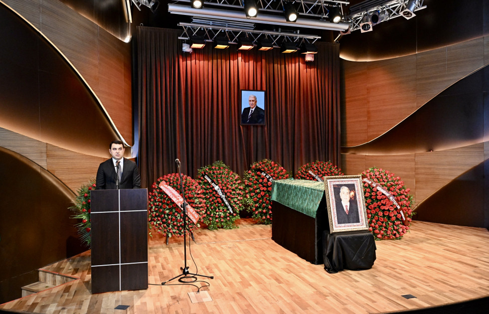 Xalq artisti Arif Babayevlə vida mərasimi keçirilib <font color='red'> - YENİLƏNİB</font><font color=red> - FOTOLAR</font>