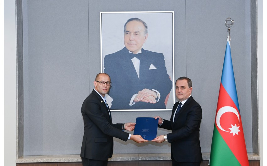 İsrailin yeni səfiri etimadnaməsinin surətini Azərbaycan XİN başçısına təqdim edib<font color=red> - FOTOLAR</font>