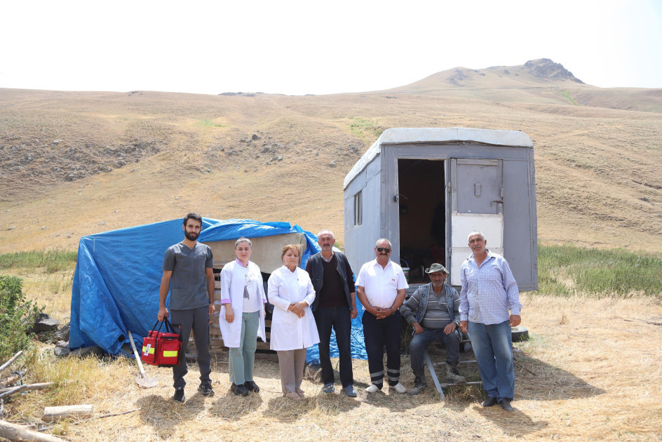 Batabat yaylağında əhaliyə yerində tibbi xidmət göstərilib<font color=red> - FOTOLAR</font>