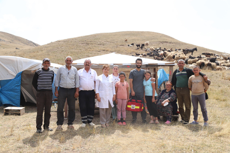 Batabat yaylağında əhaliyə yerində tibbi xidmət göstərilib<font color=red> - FOTOLAR</font>
