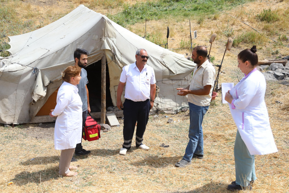Batabat yaylağında əhaliyə yerində tibbi xidmət göstərilib<font color=red> - FOTOLAR</font>