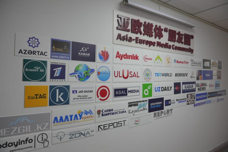 Azərbaycanlı jurnalistlərin “China News Service”in Sintszyan filialının rəhbərliyi ilə görüşü keçirilib<font color=red> - FOTOLAR</font>