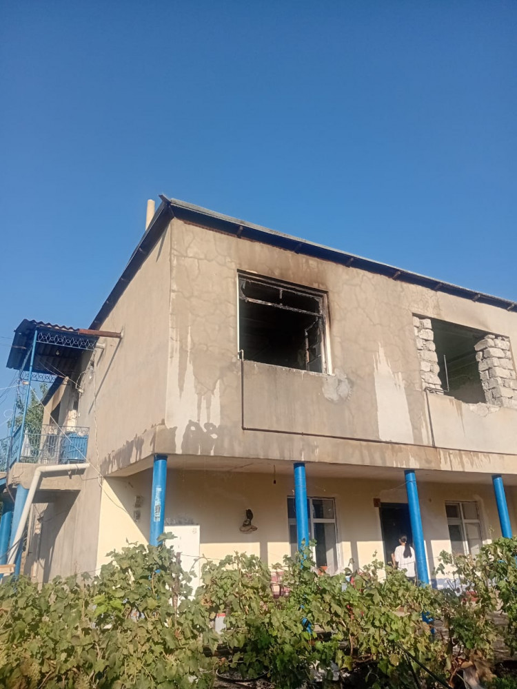 Şərur rayonunun Axaməd kəndində fərdi yaşayış evində yanğın olub - FOTOLAR<font color=red> - FOTOLAR</font>