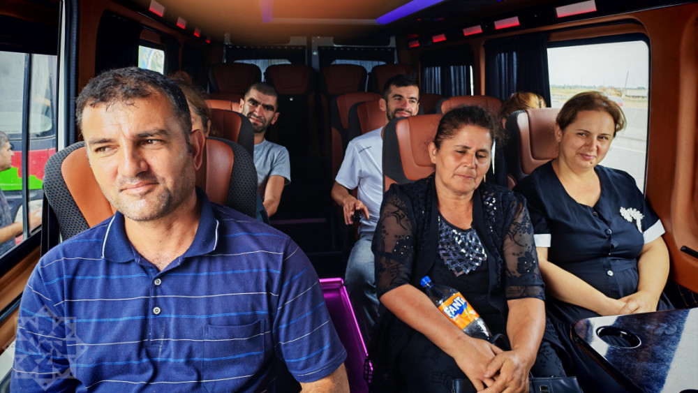 Böyük Qayıdış: Ağdərənin Kolatağ kəndinə ilk köç karvanı yola düşüb<font color=red> - FOTOLAR</font>