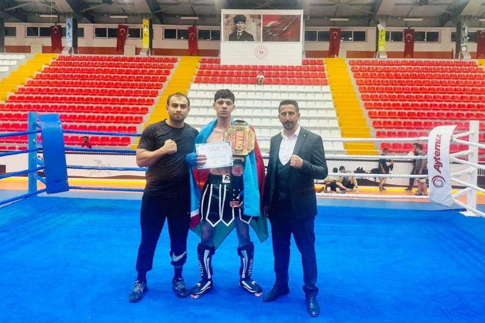 Naxçıvanlı kikboksçular Qarsdan 23 medalla qayıdıblar<font color=red> - FOTOLAR</font>