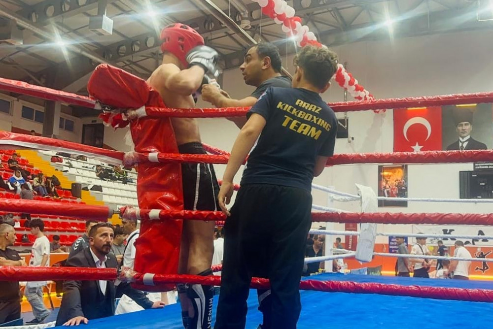 Naxçıvanlı kikboksçular Qarsdan 23 medalla qayıdıblar<font color=red> - FOTOLAR</font>