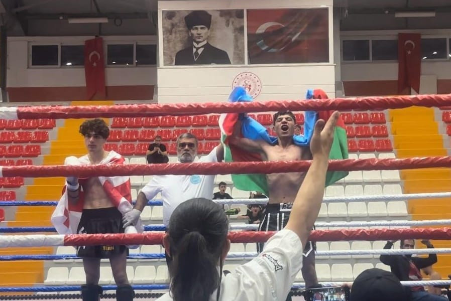 Naxçıvanlı kikboksçular Qarsdan 23 medalla qayıdıblar<font color=red> - FOTOLAR</font>