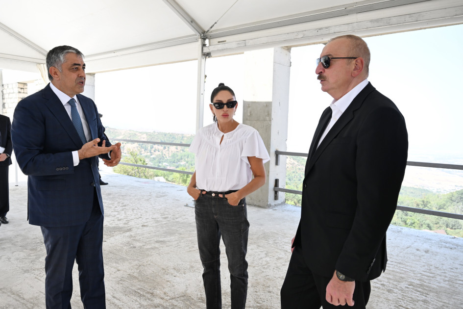 Prezident İlham Əliyev və birinci xanım Mehriban Əliyeva “Hacıkənd” İstirahət Kompleksinin tikintisi ilə tanış olubla<font color='red'> - YENİLƏNİB</font><font color=red> - FOTOLAR</font>