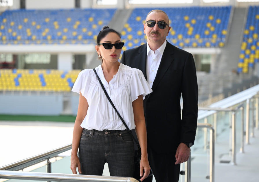 Prezident İlham Əliyev və birinci xanım Mehriban Əliyeva Gəncə şəhər stadionunda tikinti işlərinin gedişi ilə tanış olublar<font color=red> - FOTOLAR</font>