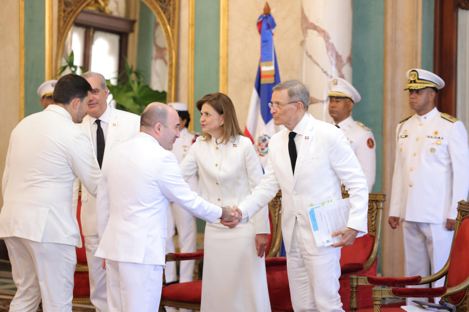 Azərbaycanın səfiri etimadnaməsini Dominikan Prezidentinə təqdim edib<font color=red> - FOTOLAR</font>