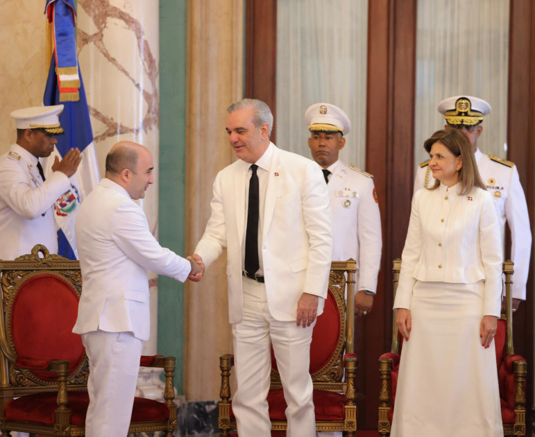 Azərbaycanın səfiri etimadnaməsini Dominikan Prezidentinə təqdim edib<font color=red> - FOTOLAR</font>