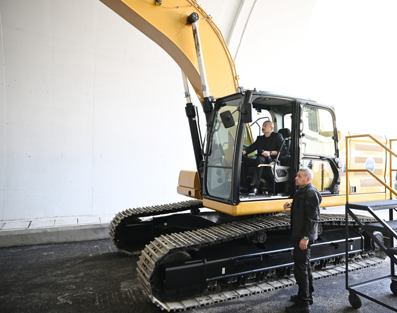 Prezident İlham Əliyev və birinci xanım Mehriban Əliyeva Toğanalı-Kəlbəcər-İstisu avtomobil yolunda görülən işlərlə tanış olublar<font color=red> - FOTOLAR</font>