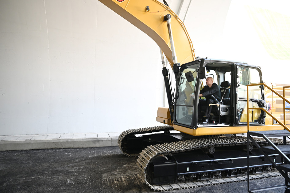 Prezident İlham Əliyev və birinci xanım Mehriban Əliyeva Toğanalı-Kəlbəcər-İstisu avtomobil yolunda görülən işlərlə tanış olublar<font color=red> - FOTOLAR</font>