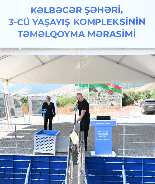 Prezident İlham Əliyev Kəlbəcər şəhərində 3-cü yaşayış kompleksinin təməlini qoyub  <font color=red> - FOTOLAR</font>