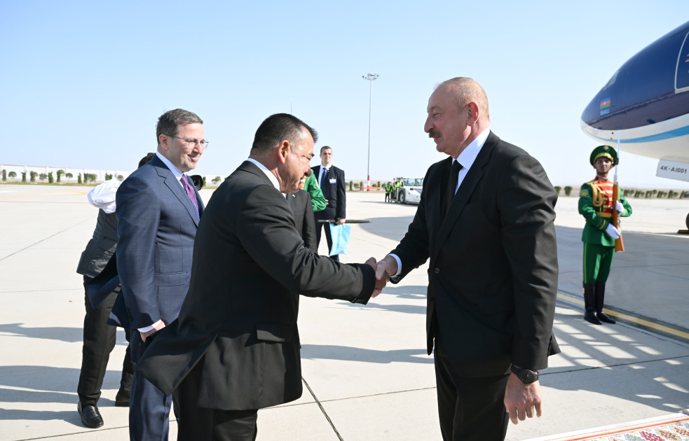 Azərbaycan Prezidenti İlham Əliyev Türkmənistana işgüzar səfərə gəlib<font color=red> - FOTOLAR</font>