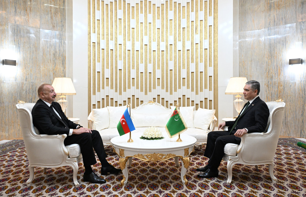 Azərbaycan Prezidenti İlham Əliyevin Türkmənistan Xalq Məsləhətinin sədri ilə təkbətək görüşü olub<font color='red'> - YENİLƏNİB 2</font><font color=red> - FOTOLAR</font>