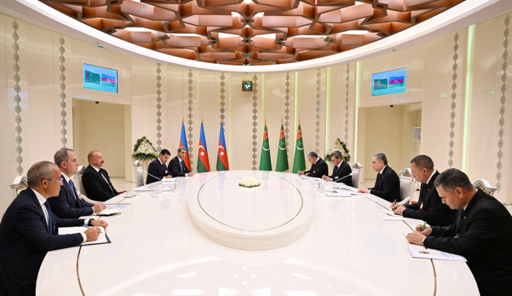 Azərbaycan Prezidenti İlham Əliyevin Türkmənistan Xalq Məsləhətinin sədri ilə geniş tərkibdə görüşü olub<font color='red'> - YENİLƏNİB 2</font><font color=red> - FOTOLAR</font>