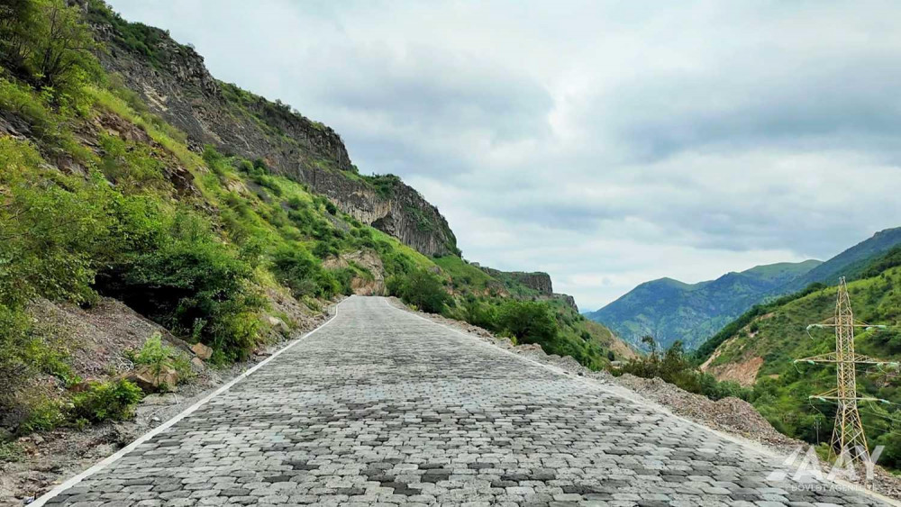 Kəlbəcər şəhərində daxili yolların tikintisi layihəsinin 76 %-i icra edilib<font color=red> - FOTOLAR</font>