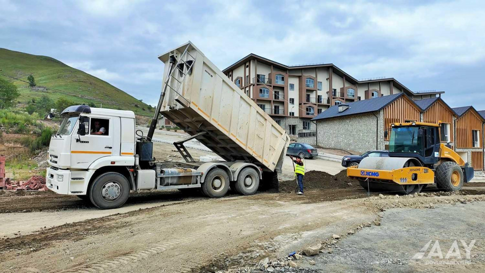 Kəlbəcər şəhərində daxili yolların tikintisi layihəsinin 76 %-i icra edilib<font color=red> - FOTOLAR</font>