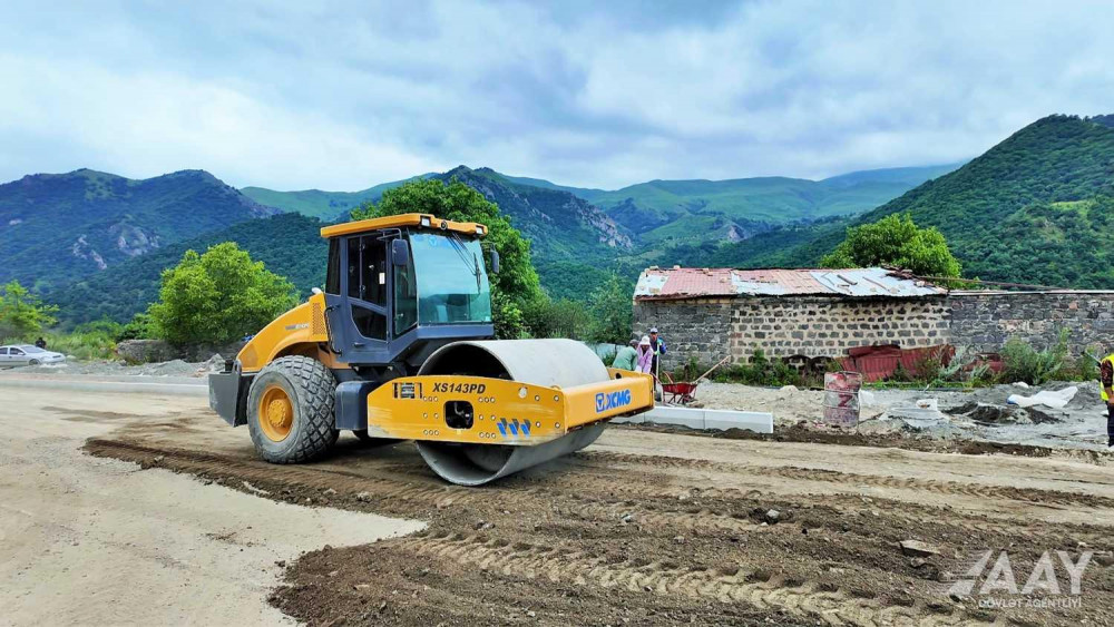 Kəlbəcər şəhərində daxili yolların tikintisi layihəsinin 76 %-i icra edilib<font color=red> - FOTOLAR</font>