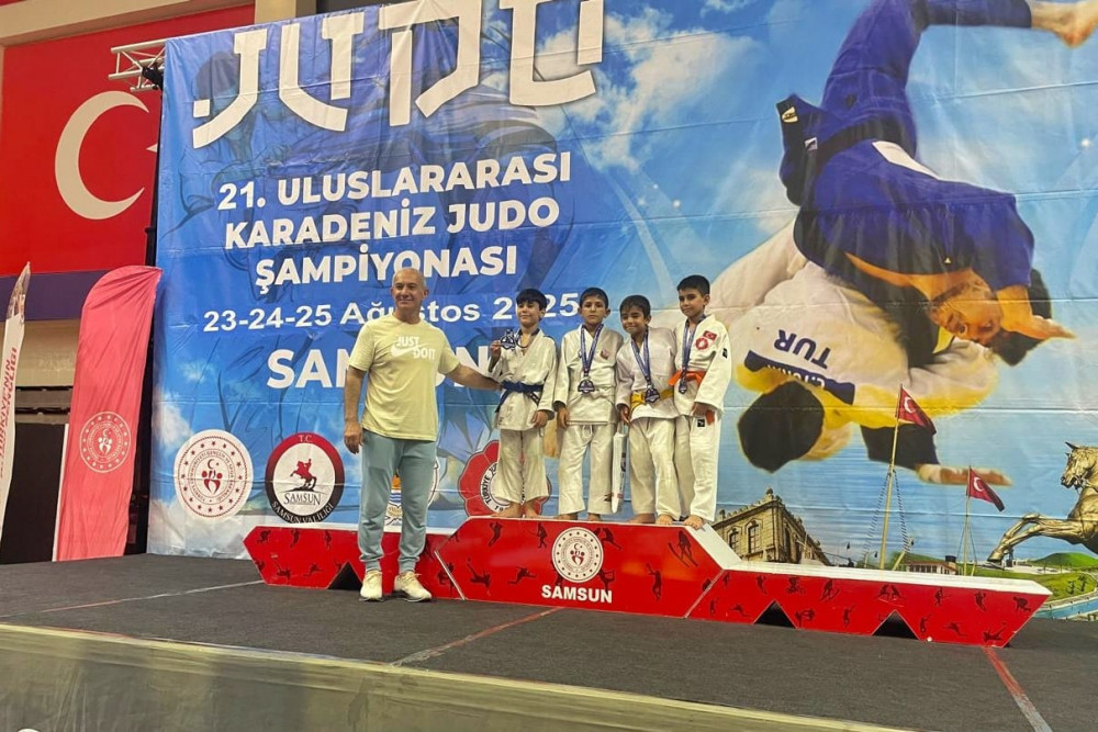 Naxçıvanlı cüdoçular Türkiyədə keçirilən beynəlxalq turniri uğurla tamamlayıblar<font color=red> - FOTOLAR</font>