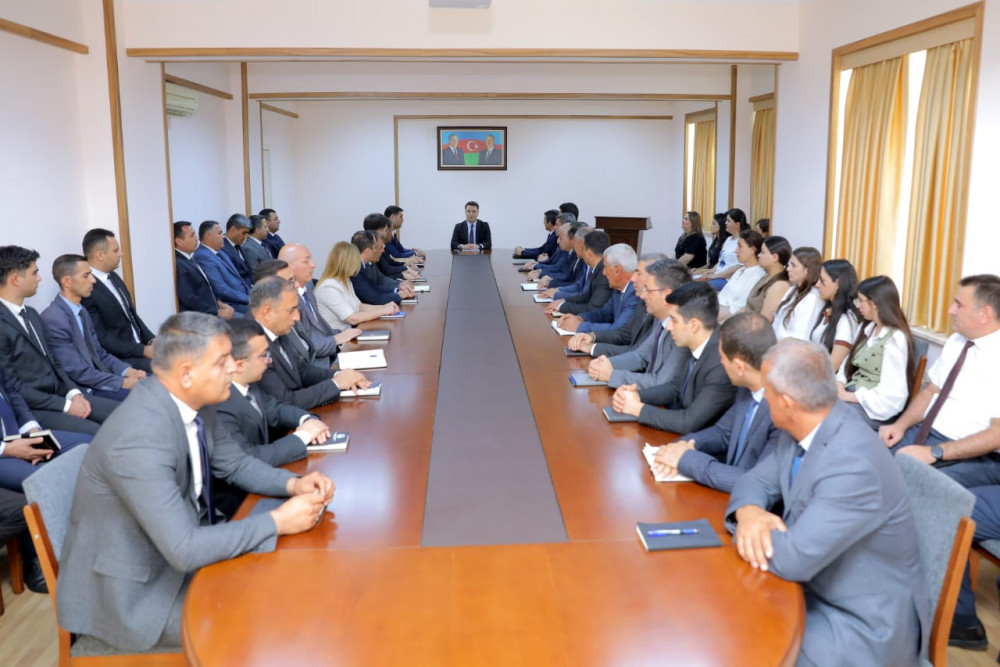 Naxçıvan Maliyyə Nazirliyinin aparat rəhbəri kollektivə təqdim olunub<font color=red> - FOTOLAR</font>