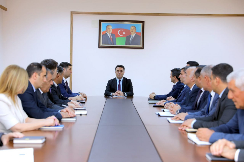 Naxçıvan Maliyyə Nazirliyinin aparat rəhbəri kollektivə təqdim olunub<font color=red> - FOTOLAR</font>