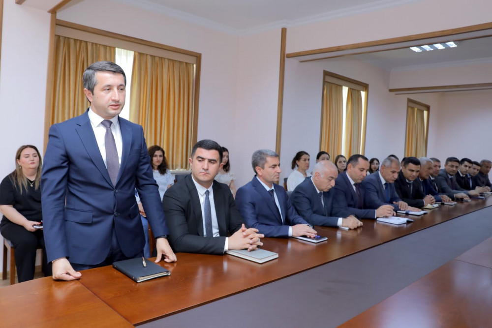 Naxçıvan Maliyyə Nazirliyinin aparat rəhbəri kollektivə təqdim olunub<font color=red> - FOTOLAR</font>