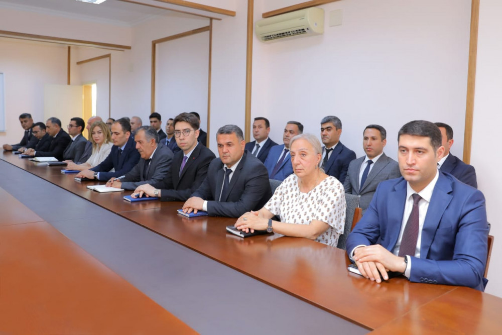 Naxçıvan Maliyyə Nazirliyinin aparat rəhbəri kollektivə təqdim olunub<font color=red> - FOTOLAR</font>